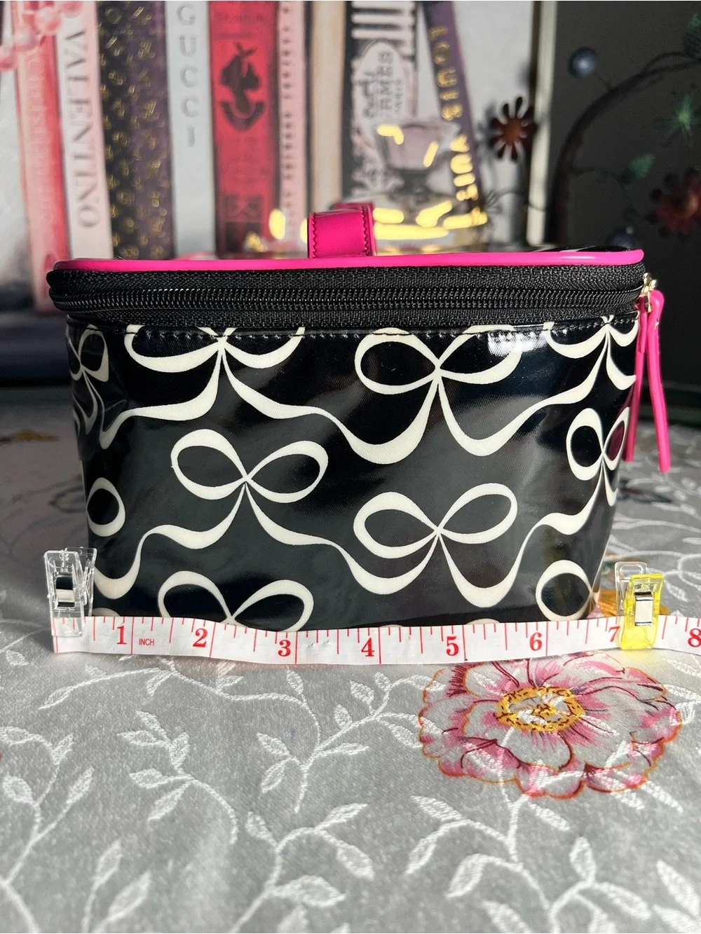 kate spade NY Jae Elegant Bow-Print Cosmetic Case with Hair Claw Clip